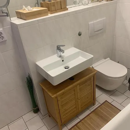 Design I, Hell, 35 Quadratmeter, Zentral Zu Grenze Altstadt Park, Gratis Parkplatz *
